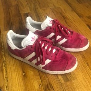 Adidas gazelle magenta pink sneaker
